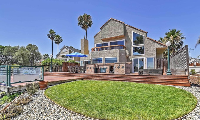 Discovery Bay Casa | Waterfront Discovery Bay Home con bar y muelle al aire libre