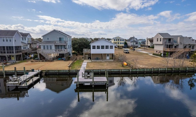 Colington Harbour Casa | Waterfront dog-friendly 2BR with private boat dock