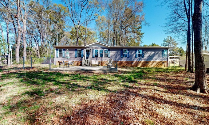 Saluda Casa | Waterfront, dog-friendly home on Lake Murray with dock, kayaks & firepit