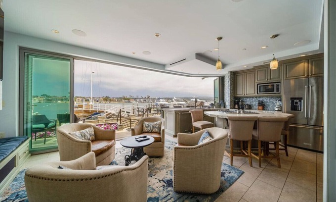 Newport Beach Casa | Waterfront Elegance (Entire Home): Hot Tub, Views