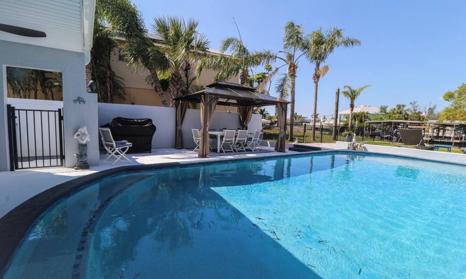 Ruskin Casa | Waterfront Elegance