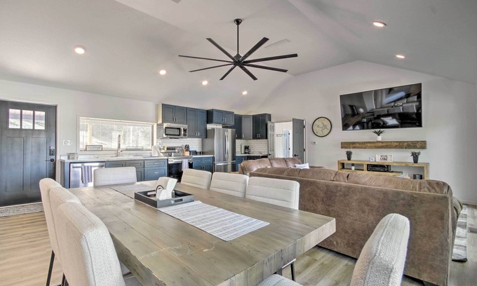 Gravois Mills Casa | Waterfront Escape: Ozarks Home + Guest House!