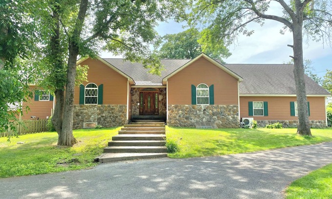 Queensbury Casa | Waterfront Escape