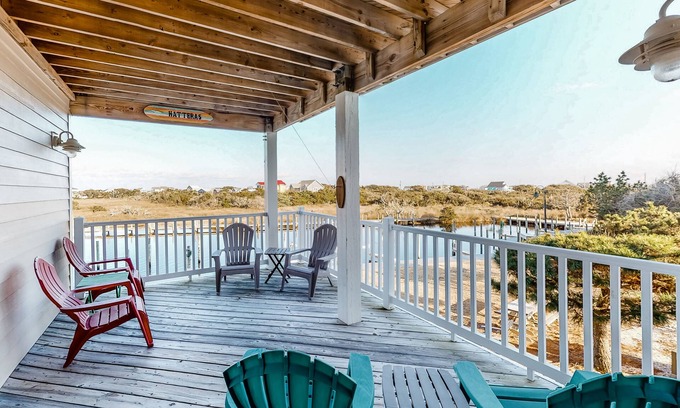 Hatteras Condominio | Waterfront Family Condo w/ Free WiFi, Shared Pool, Private W/D, Water Views