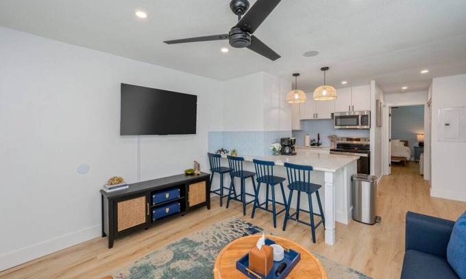 Fort Walton Beach Apartamento | Waterfront Getaway w/ Pool Access – Bluefish #7