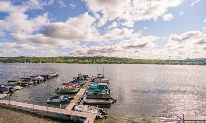 Scottsburg Apartamento | Waterfront Gem with amazing views! Nearby to Letchworth St Park & SUNY Geneseo!