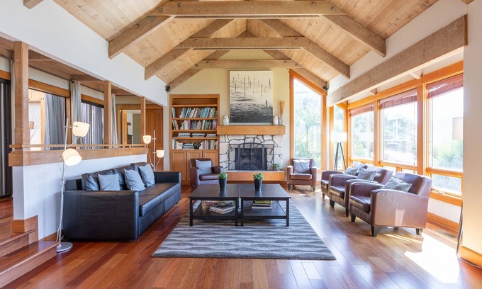 Strawberry Casa | Waterfront Getaway San Francisco Area