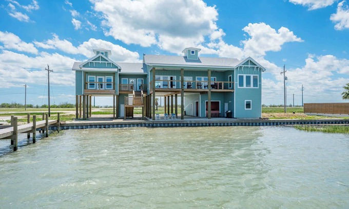 San Patricio County Casa | Waterfront Getaway w/ Pier & Kayak Access!