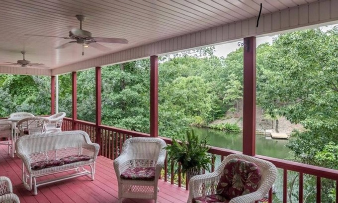 Bella Vista Casa | Waterfront Getaway en Loch Lomond con mucho espacio para toda la familia.