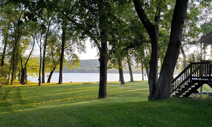 East Haddam Casa | Waterfront Goodspeed airport 2-bedroom house with AC, WiFi