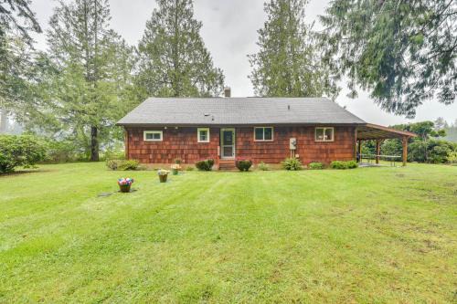 Grapeview Casa | Waterfront Grapeview Escape with Boat Dock and Views!