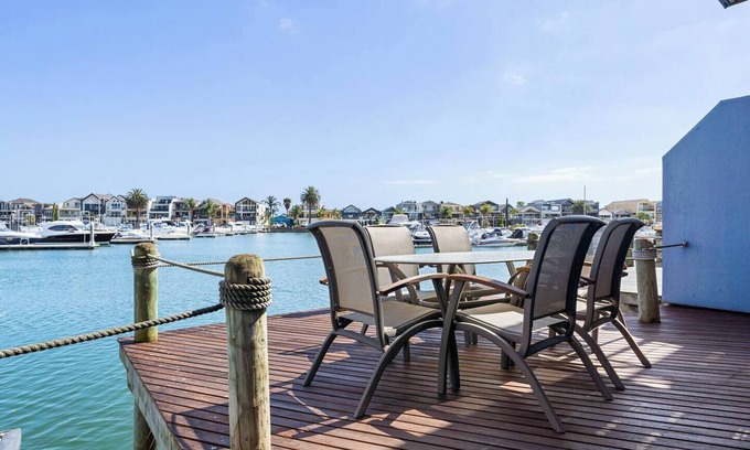 Patterson Lakes Apartamento | Waterfront Haven with Deck, Marina Views & Parking