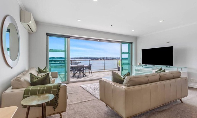 Auckland Central Business District Apartamento | Waterfront Haven: Luxe 2BR