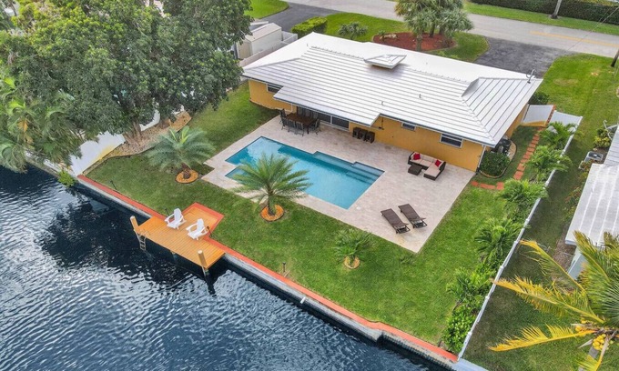 North Corals Casa | Waterfront Heated Pool,Jacuzzi, Pier, 2mi to Beach