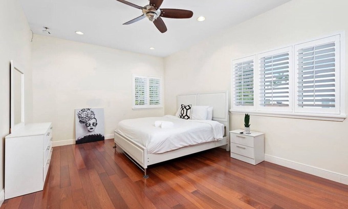 Hollywood Lakes Villa | Waterfront Hollywood 5BR Villa w/ Theater & More