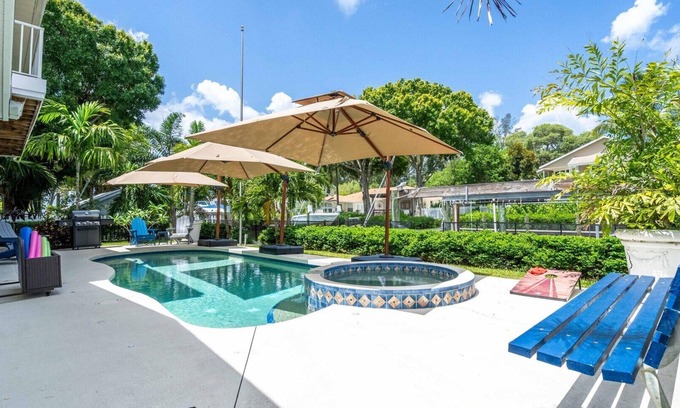 Palmetto Casa | Waterfront home, boat dock, ocean access, HOT TUB