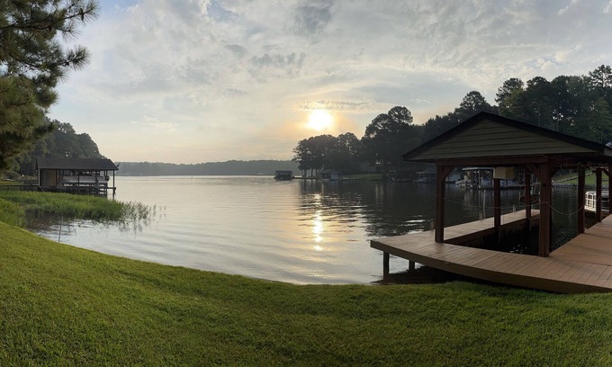 Wildwood Point Cabaña | Waterfront home for you and your furry friends.