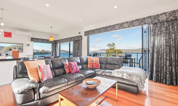 Lindisfarne Casa | Waterfront Home - Gorgeous Views - 2 Bedroom