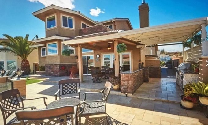 Victorville Casa | WATERFRONT home in Spring Valley Lake.