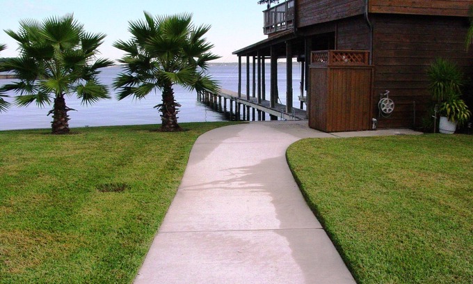 Conroe Casa | Casa frente al lago - Muelle de pesca privada - a pie de tiendas y restaurantes