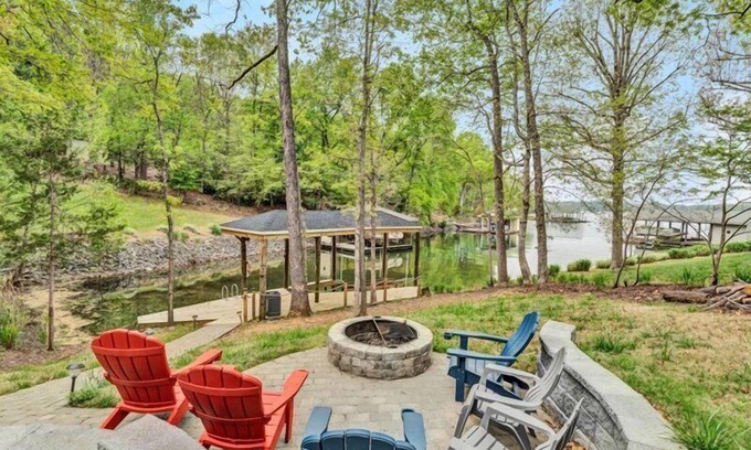 Huddleston Casa | WATERFRONT HOME! Sleeps 10! Come Visit 'Friendship Cove'!