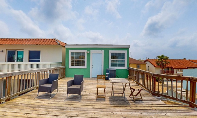 Port Isabel Casa | Casa frente al mar con una amplia terraza, embarcadero y estación de limpieza de peces - perros OK