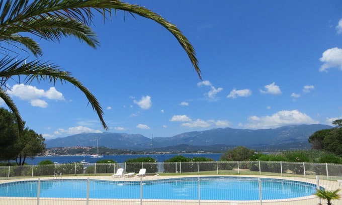 Porto-Vecchio Casa | los pies en el agua Casa en Porto-Vecchio con piscinas, pistas de tenis y playa