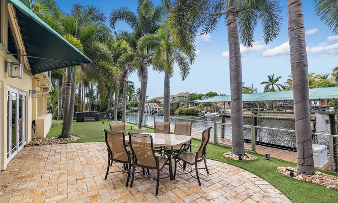Lake Worth Casa | Waterfront Home w/ Hot Tub: Near West Palm Beach