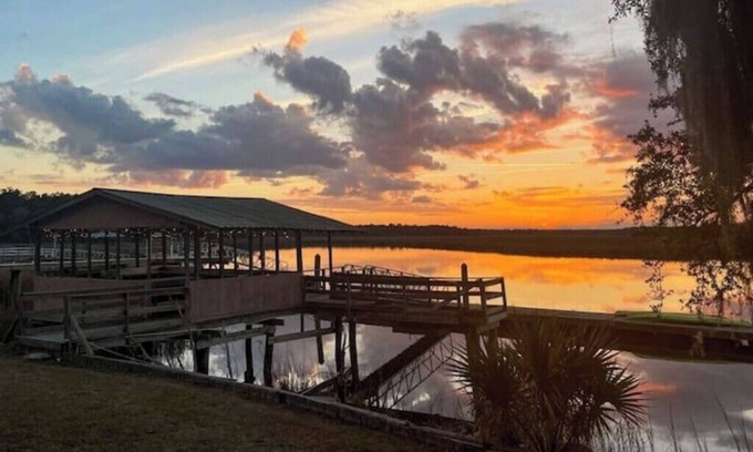 Midway Casa | Waterfront Home with shared dock + Paradise on the water.