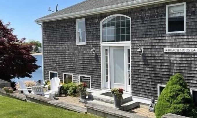 Buzzards Bay Casa | Waterfront Home with Spacious Deck and 4 Bedrooms