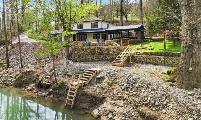 Kimball Casa | Waterfront Hot Tub Arcade Kayaks Fishing Patio Golf Sweetens Cove Lodge