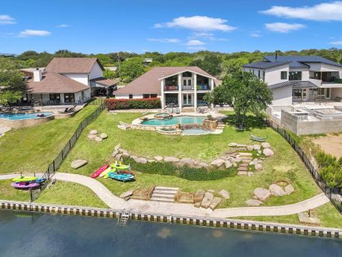 Kingsland Casa | Waterfront House on Lake LBJ Cove and Concierge Services
