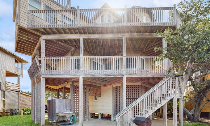 Brigands' Bay Casa | Waterfront House w/ Private Hot Tub, Free WiFi, Water View, Shared Pool