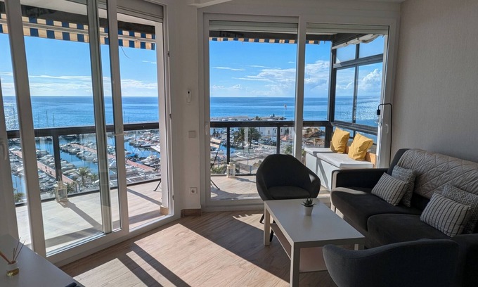 Marbella Seafront Promenade Apartamento | Waterfront in the heart of Paseo Maritimo - Marbella!