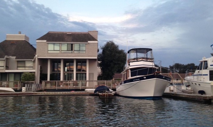 Huntington Harbour Casa | Waterfront in Huntington Harbor!! Water enthusiasts dream vacation home.