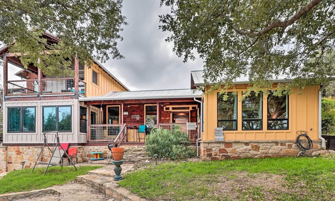 Burnet Cabina | Waterfront Lake Buchanan Cabin Retreat