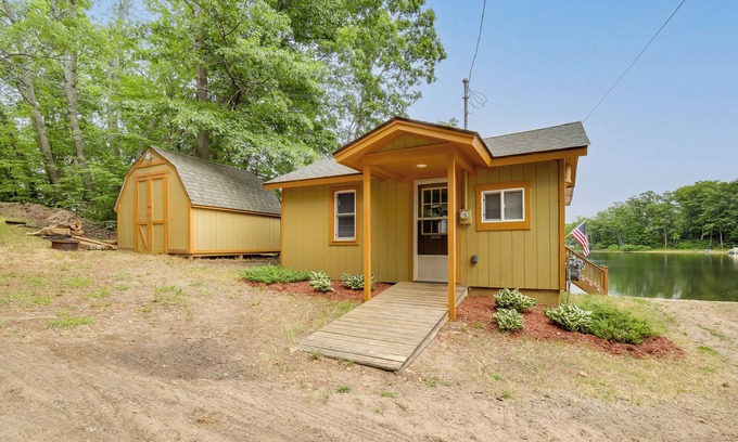 Lake Cabina | Waterfront Lake Cabin: Close to Boating & Fishing!