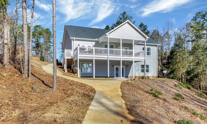 Townville Casa | Waterfront Lake Hartwell home with dock in place! 30 min to Clemson
