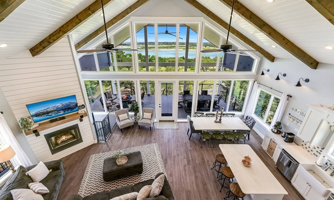 Canyon Lake Casa | WATERFRONT Lake House ~ Rent our boat at the marina!