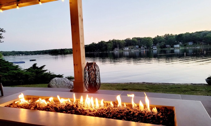 Coventry Lake Casa | Waterfront Lake House Retreat
