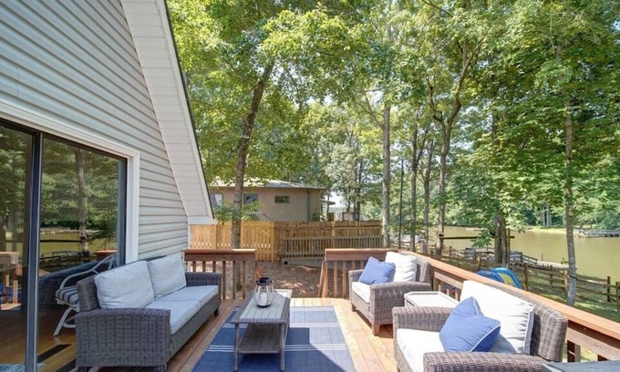 Southmont Cabaña | Waterfront! Lake it Easy on High Rock Lake, Kayaks
