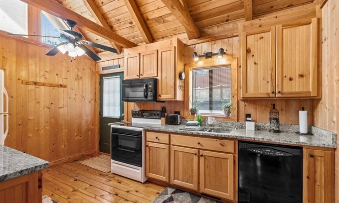 Six Mile Chalet De Esquí | Waterfront LAKE KEOWEE Chalet near Clemson University