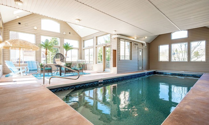 Waterfront Greens Casa | Waterfront Links- Lakefront / Golf Area Home w / Piscina cubierta privada