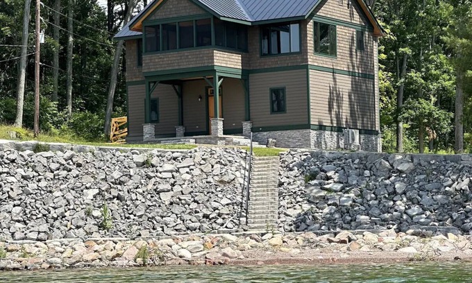 Clayton Casa | Waterfront living - St Lawrence River view.
