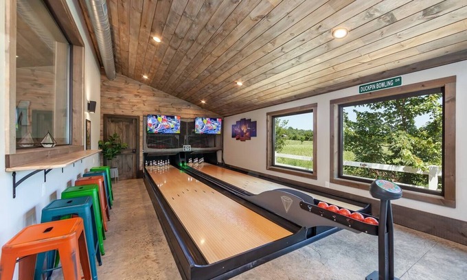 Wears Valley Casa | Waterfront Lodge - Bowling, Pool, Mtn Views