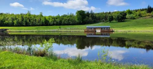 Fenagh Chalet De Esquí | Waterfront Lodges - North Cabin