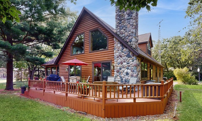 Necedah Casa | Waterfront Log Cabin Retreat with Private Boat Dock, Gas Grill, Fire pit & WIFI