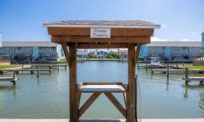 Key Allegro Condominio | Waterfront Luxury Condo