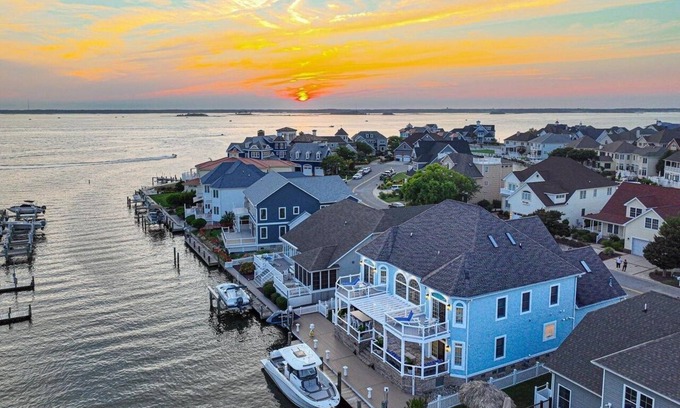 Ocean City Casa | Waterfront Luxury House-North Ocean City- Spacious 6-BR access to pool & fitness