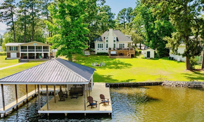 Myrick Estates Casa | 💥Waterfront💥Luxury HotTub🥇 Kayaks & Paddleboards 💥Pet Friendly, Game Room!